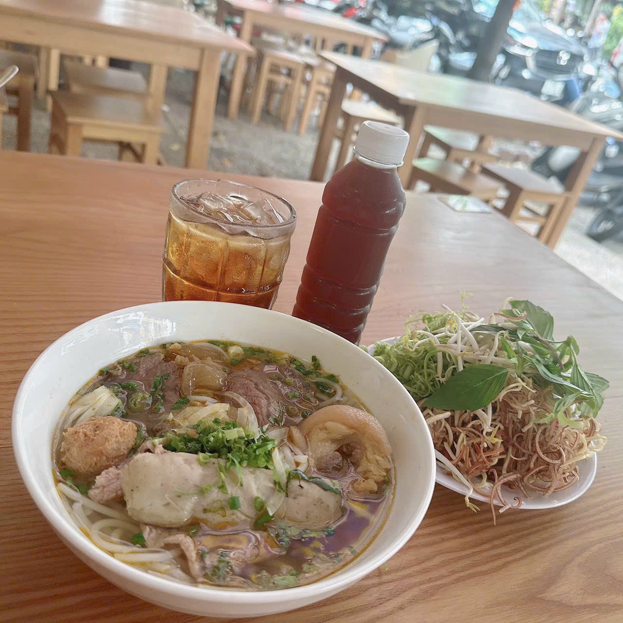 Quán Bún Bò Huế Bơ Hí - Bình Thạnh 4 quan-bun-bo-hue-bo-hi-binh-thanh-6
