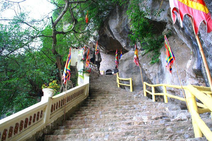 chua tien mau dam da hoa binh 3