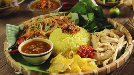 Cơm Gà Hội An - Hòa Quyện Hương Vị Truyền Thống