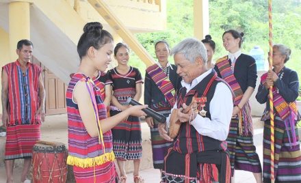 Dân tộc Bru Vân Kiều
