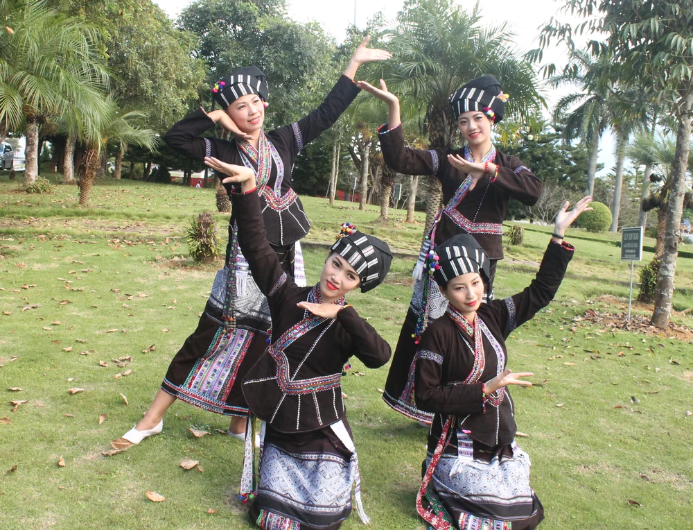 Dân Tộc Lự 2 Dân Tộc Lự