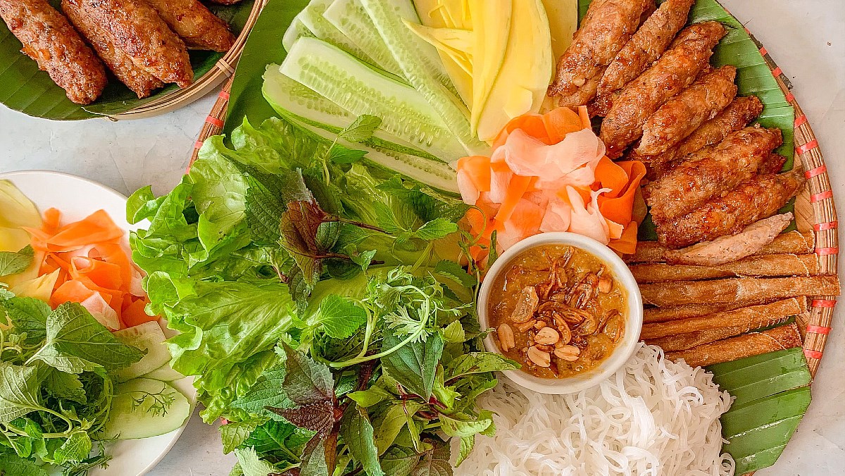 Nem nướng Nha Trang 2 Nem nướng Nha Trang Hương Vị Đặc Biệt Của Miền Biển