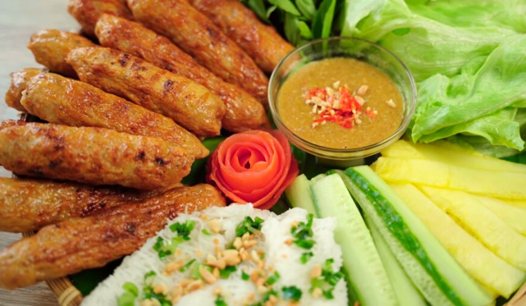 Nem nướng Nha Trang 1 Nem nướng Nha Trang Hương Vị Đặc Biệt Của Miền Biển